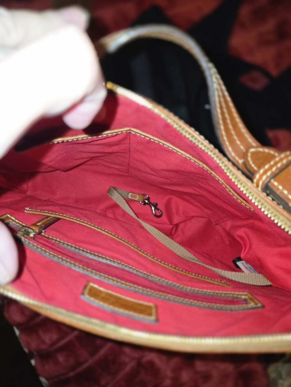 Dooney & Bourke Hobo - Picture 4 of 8